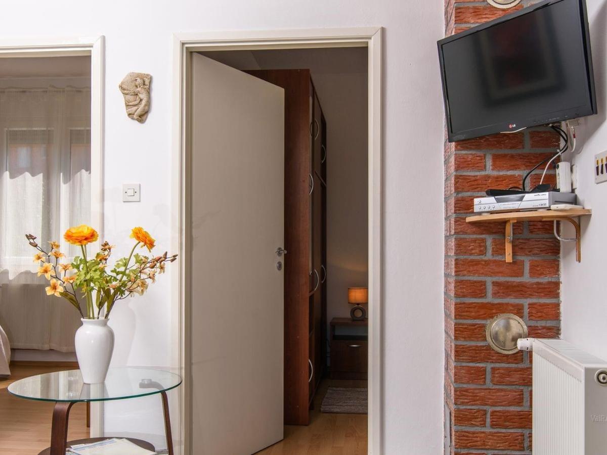 Apartments Beba - Peaceful Location Трогір Екстер'єр фото