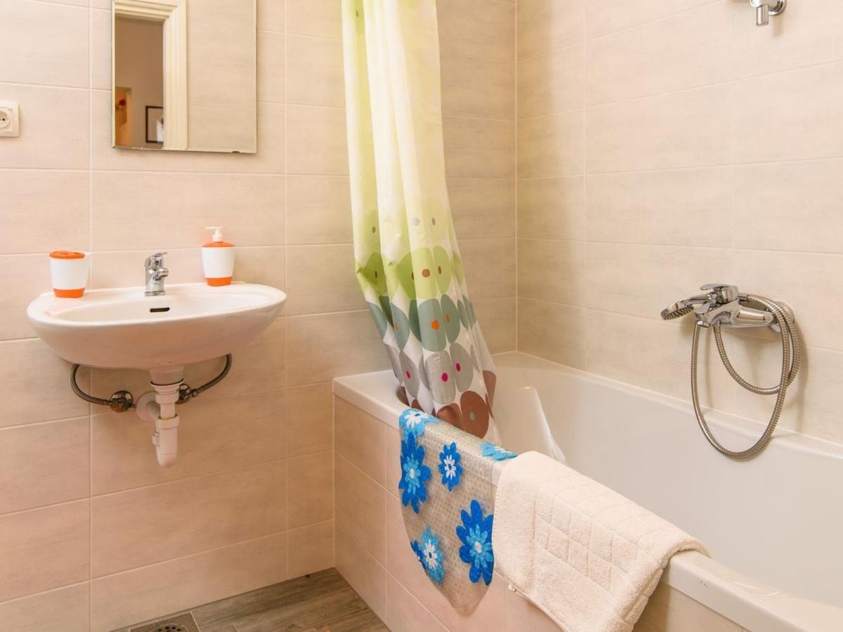 Apartments Beba - Peaceful Location Трогір Екстер'єр фото