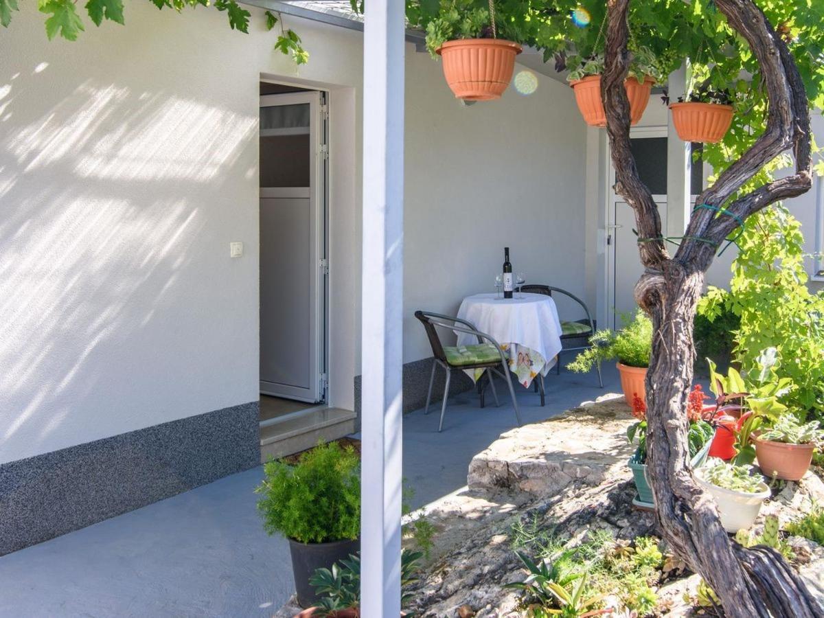 Apartments Beba - Peaceful Location Трогір Екстер'єр фото