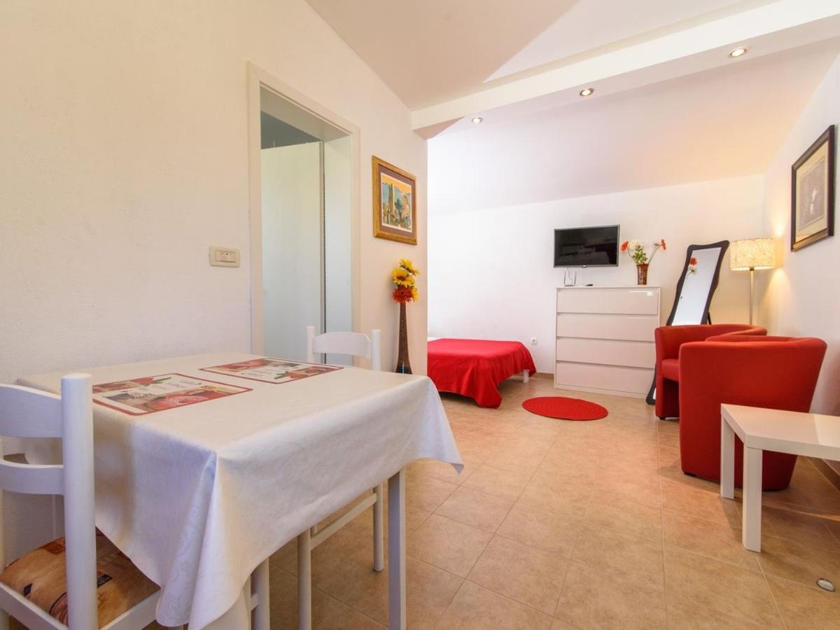Apartments Beba - Peaceful Location Трогір Екстер'єр фото