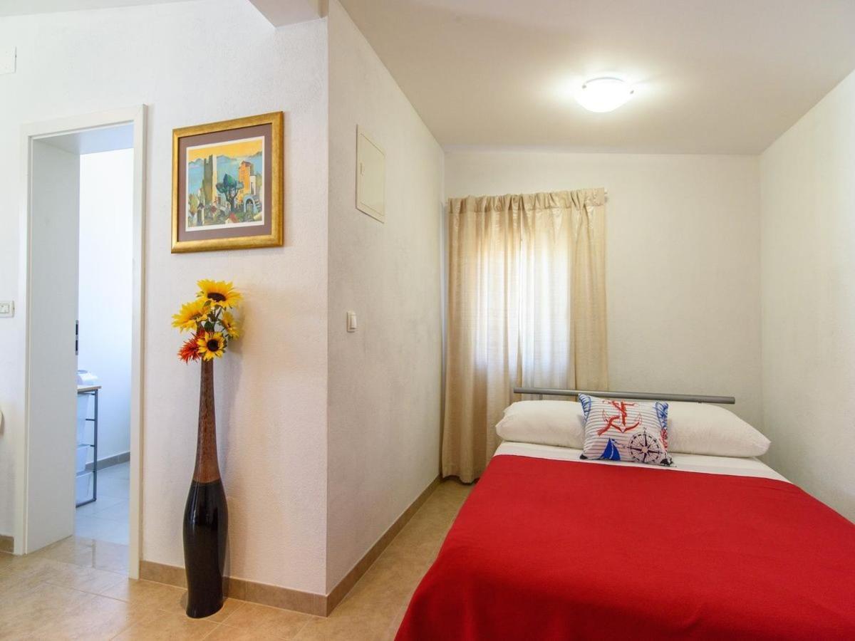 Apartments Beba - Peaceful Location Трогір Екстер'єр фото
