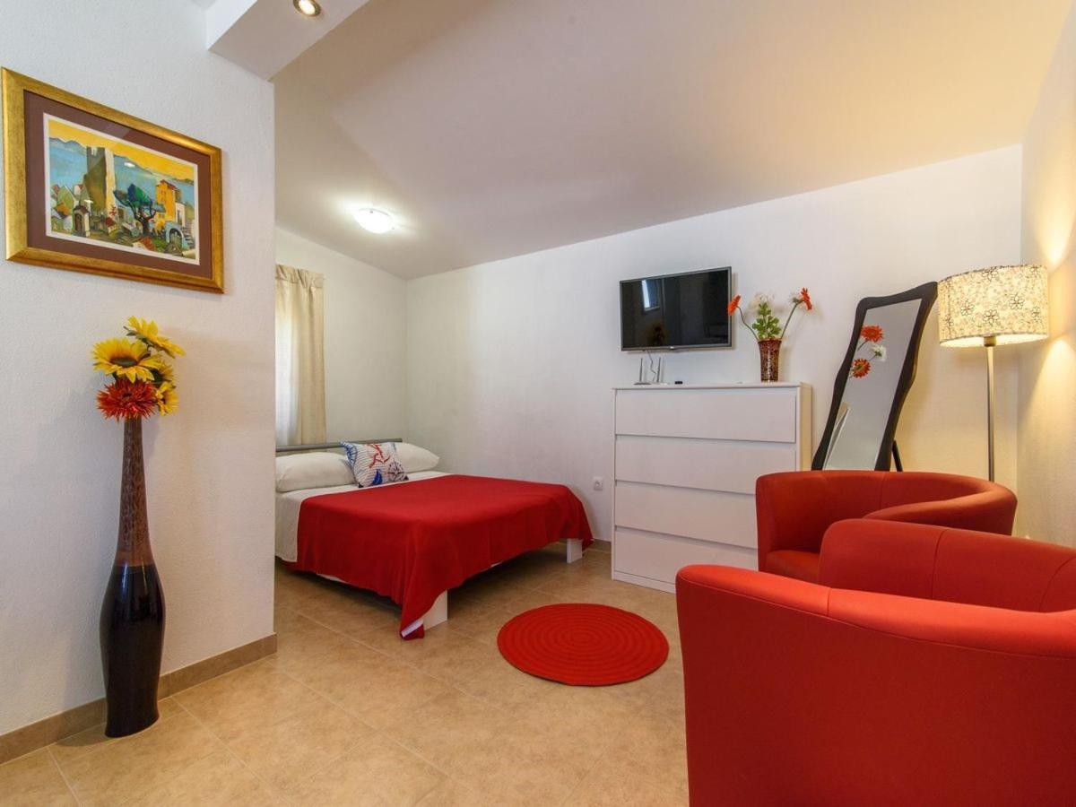 Apartments Beba - Peaceful Location Трогір Екстер'єр фото